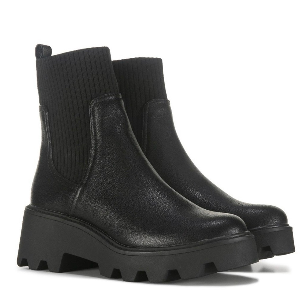 Dolce Vita Black Chunky Lug sole waterproof leather Ankle Boots size 7